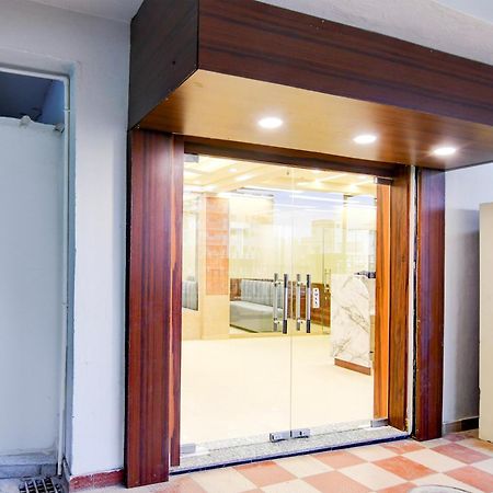 Super Townhouse Kaikhali Near Airport Hotel Колката Екстериор снимка