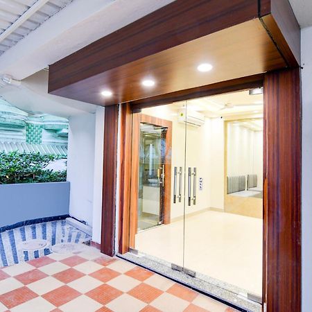 Super Townhouse Kaikhali Near Airport Hotel Колката Екстериор снимка