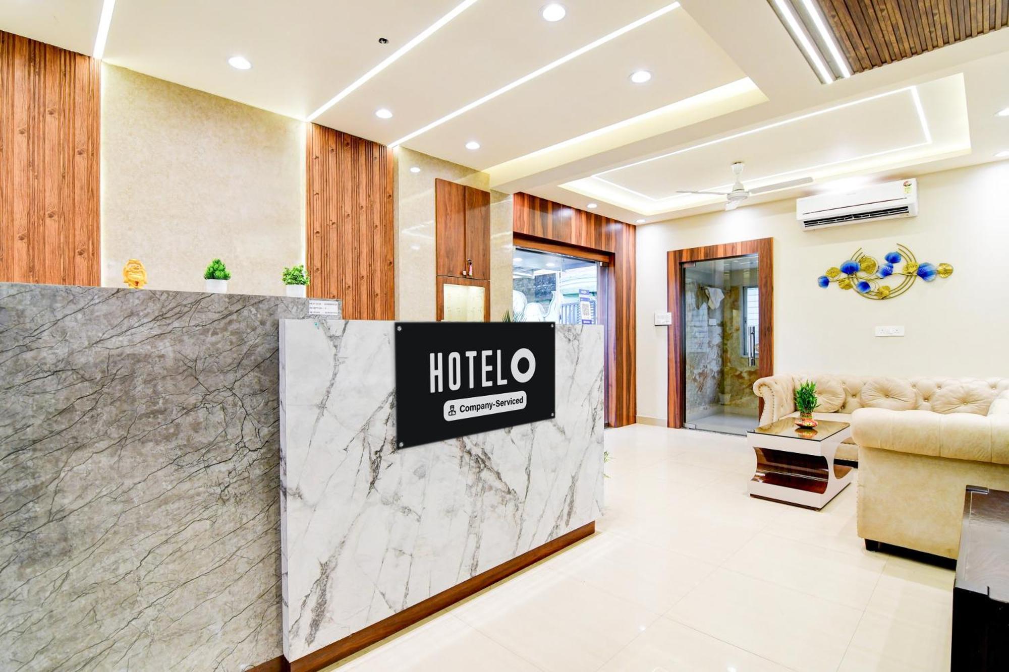 Super Townhouse Kaikhali Near Airport Hotel Колката Екстериор снимка