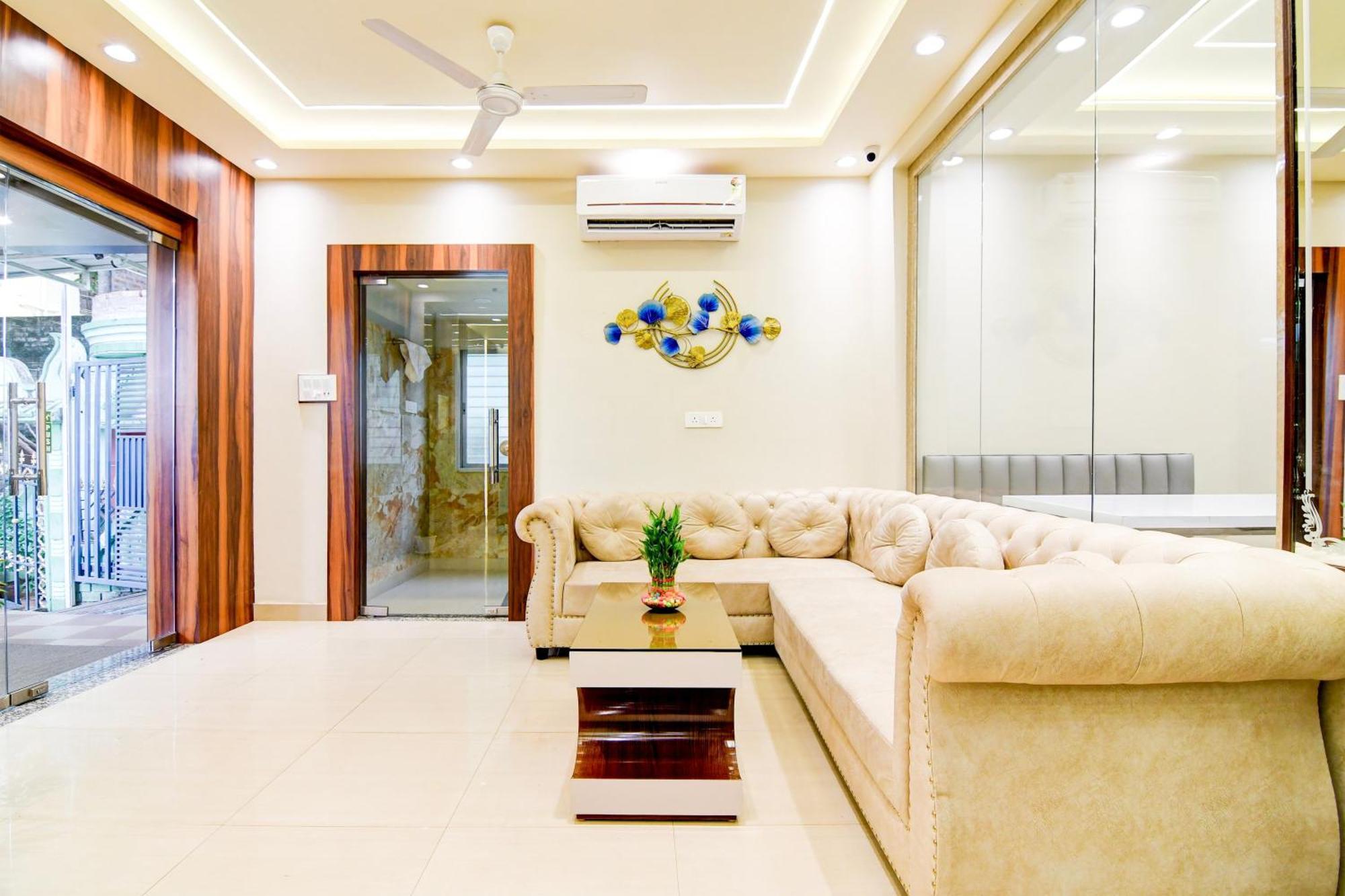 Super Townhouse Kaikhali Near Airport Hotel Колката Екстериор снимка