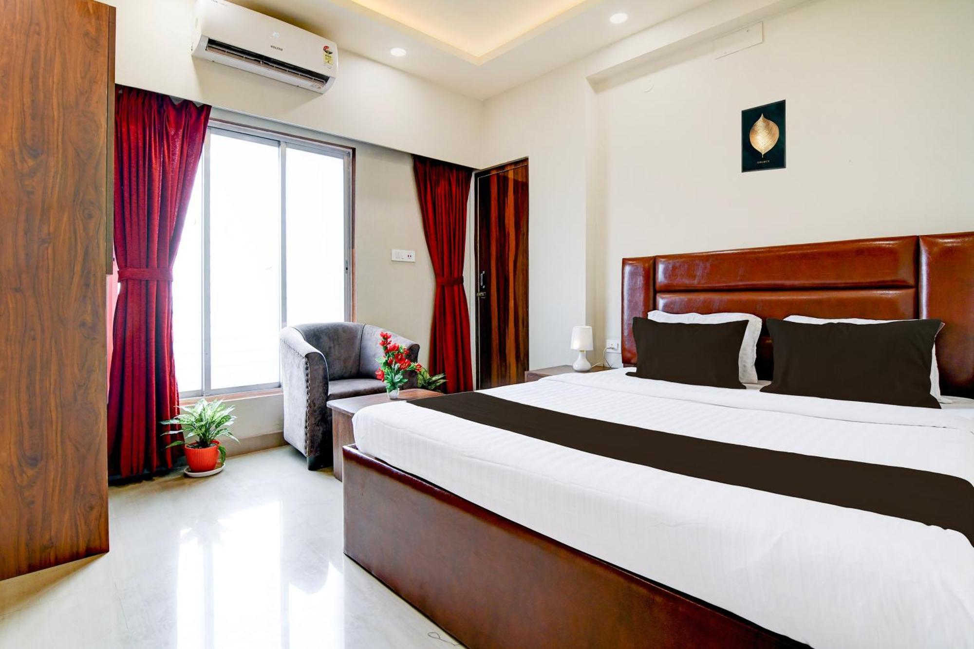 Super Townhouse Kaikhali Near Airport Hotel Колката Екстериор снимка